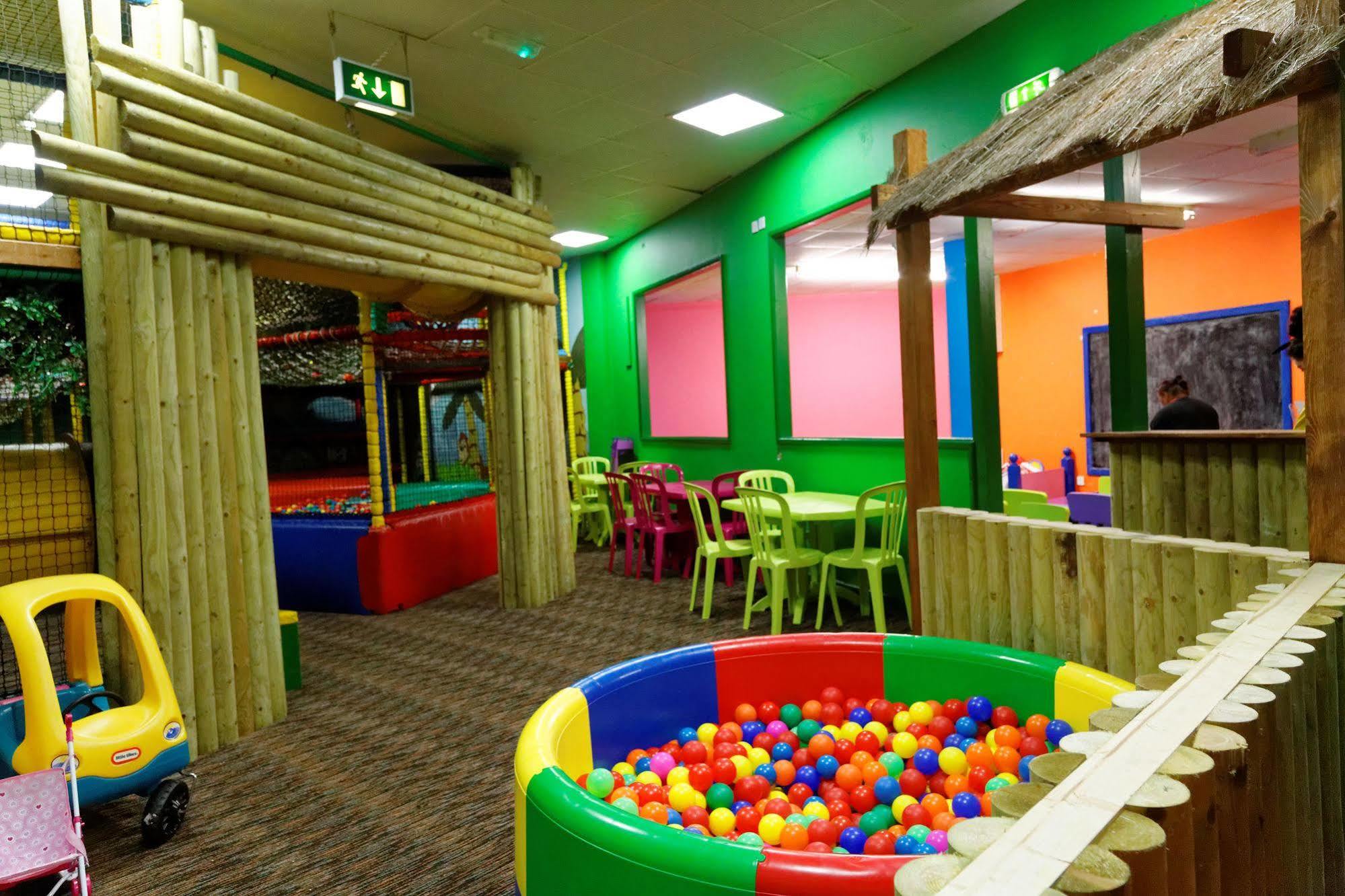 Pontins-Southport Holiday Park エクステリア 写真